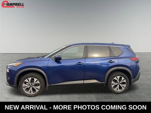 Used 2023 Nissan Rogue SV image 2