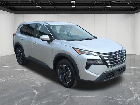 Used 2025 Nissan Rogue SV AWD/4WD image 2