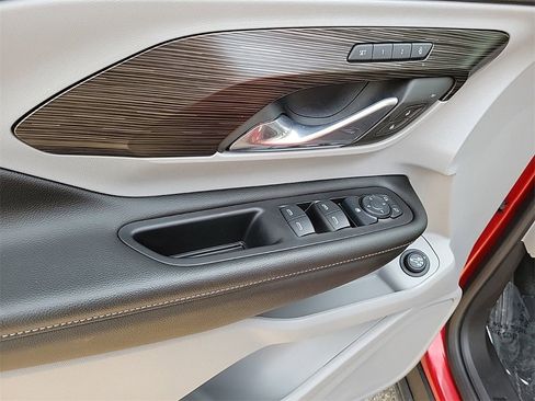 Used 2024 GMC Terrain SLT w/ Tech Package image 19