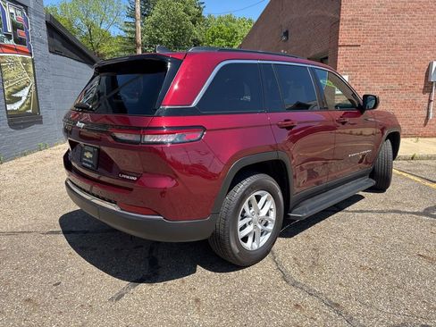 Used 2025 Jeep Grand Cherokee Laredo X w/ Luxury Tech Group I AWD/4WD image 4