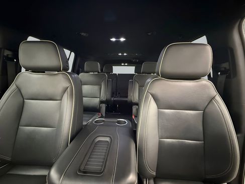 Used 2023 Chevrolet Suburban Premier RWD image 17