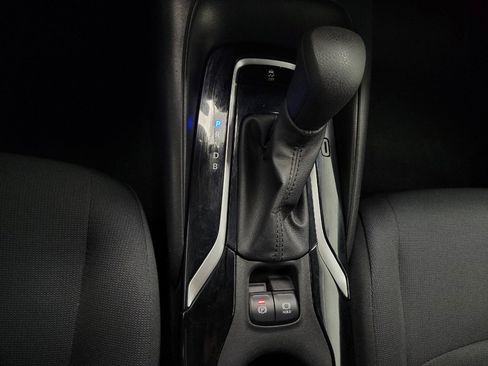 Used 2021 Toyota Corolla LE image 26