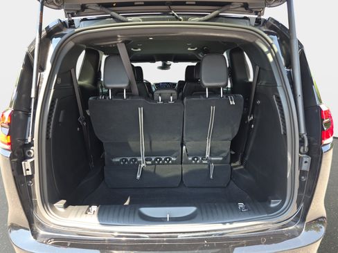 New 2026 Chrysler Pacifica Select FWD image 10