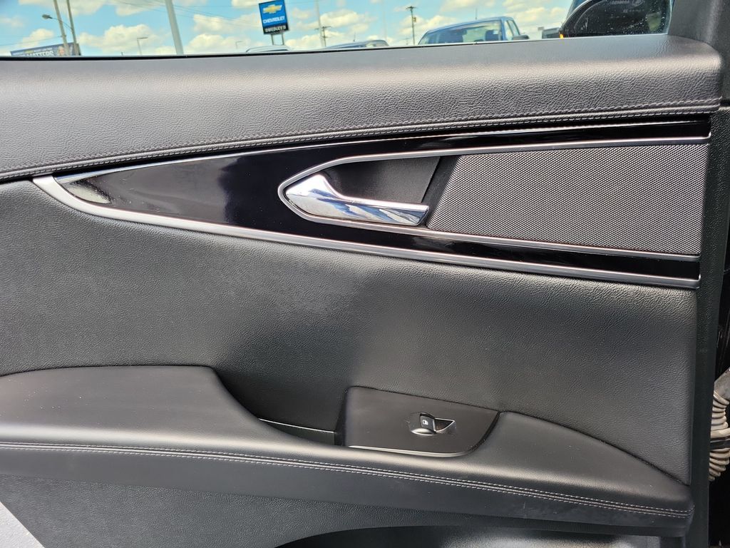 Certified 2023 Lincoln Nautilus FWD w/ Premium Package image 15