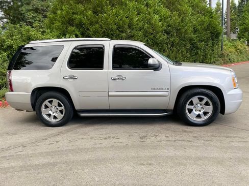 Used 2007 GMC Yukon Denali AWD/4WD image 2