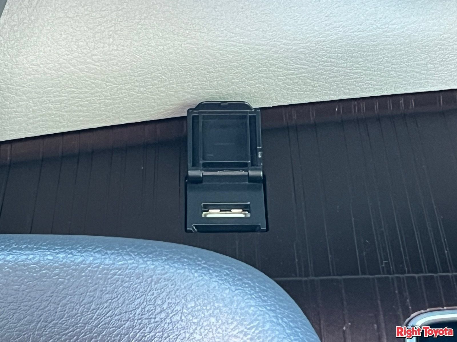 Certified 2024 Toyota Sienna XLE FWD image 27