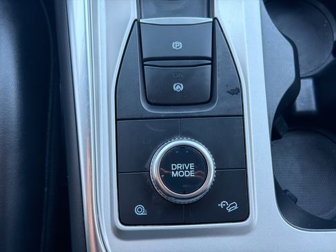 Used 2022 Ford Explorer XLT w/ Equipment Group 202A AWD/4WD image 30