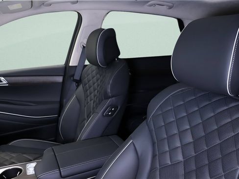 Certified 2025 Genesis GV80 3.5T Prestige AWD/4WD image 7