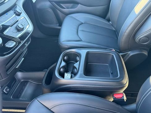 New 2026 Chrysler Voyager LX image 26