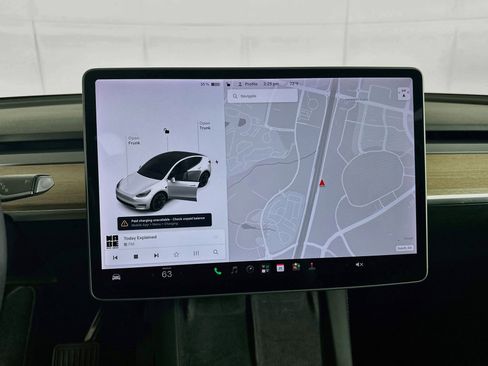 Used 2021 Tesla Model Y Long Range AWD/4WD image 19