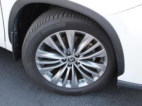 Used 2020 Toyota Highlander Platinum image 29