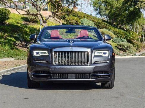 Used 2019 Rolls-Royce Dawn image 2