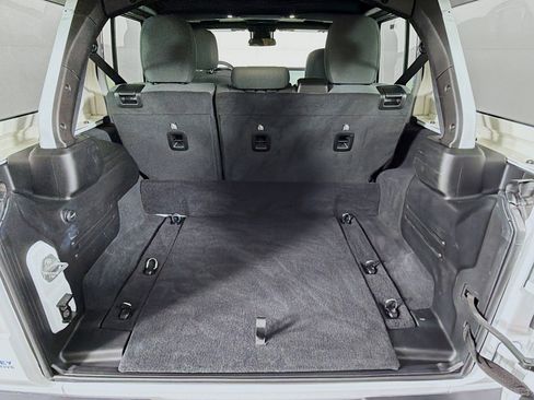 Used 2025 Jeep Wrangler Sahara image 26