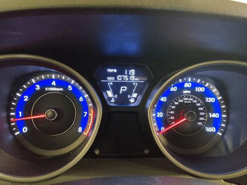 Used 2013 Hyundai Elantra image 23