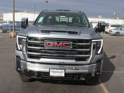 New 2026 GMC Sierra 3500 SLT w/ SLT Premium Package image 9