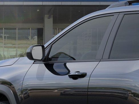 New 2027 Chevrolet Equinox LT w/ Midnight Edition FWD image 12
