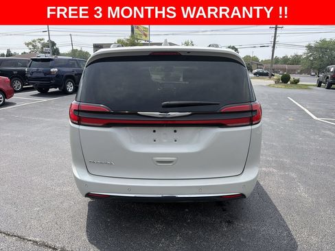 Used 2021 Chrysler Pacifica Touring-L FWD image 28