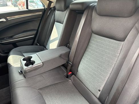 Used 2018 Chrysler 300 Touring image 29