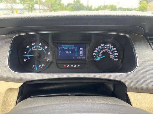 Used 2017 Ford Taurus SE FWD image 14