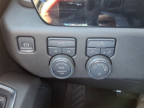 Used 2025 Chevrolet Silverado 1500 LT image 15