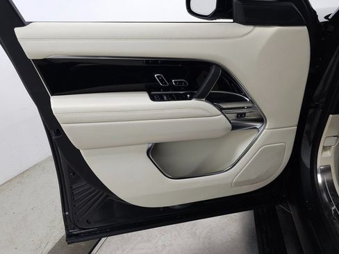 Certified 2025 Land Rover Range Rover SE AWD/4WD image 11