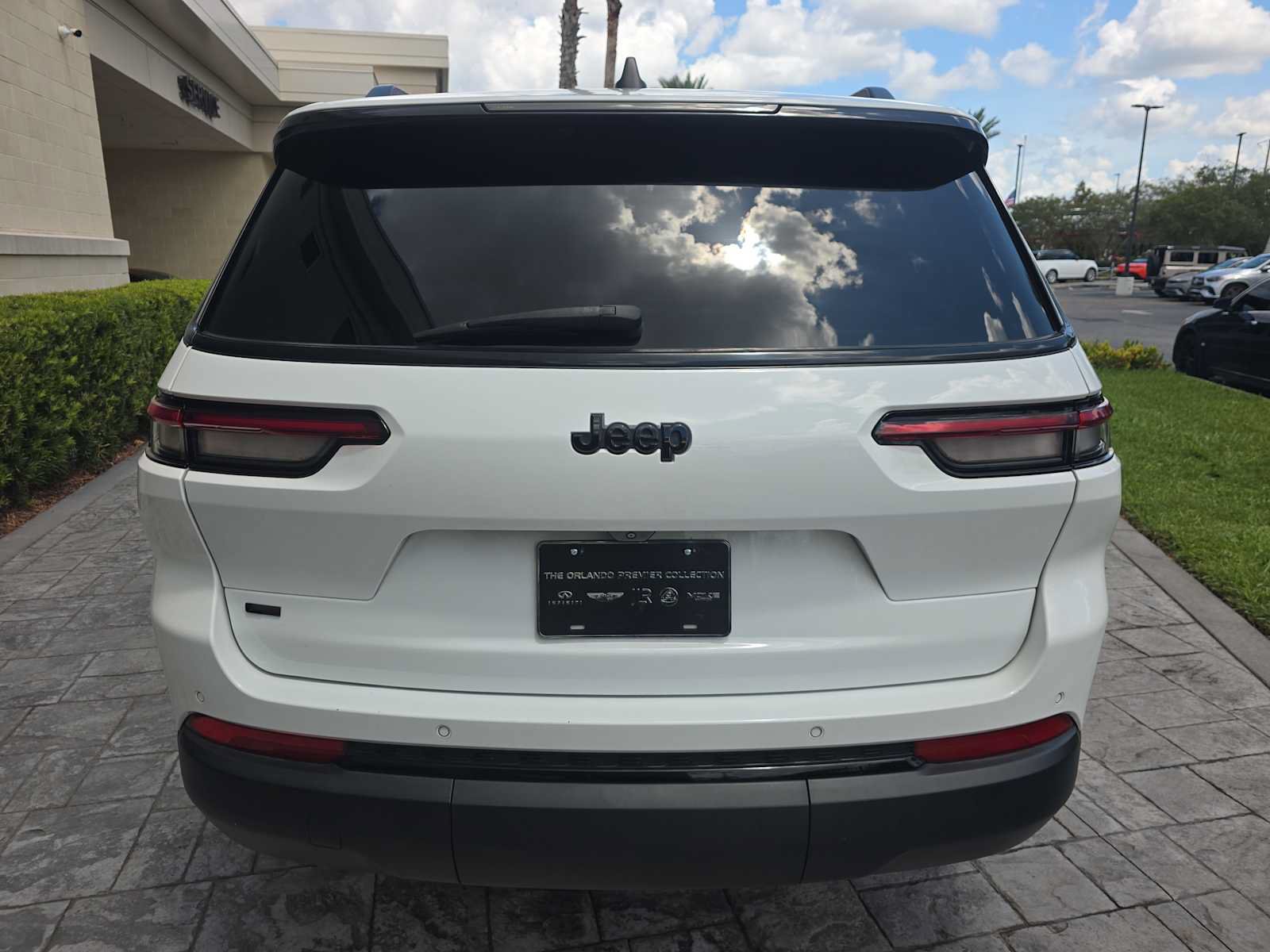Used 2021 Jeep Grand Cherokee L Laredo RWD image 5