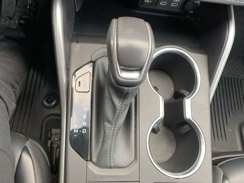 Used 2023 Toyota Highlander XLE image 22