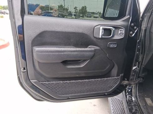 Used 2025 Jeep Wrangler Unlimited Sport AWD/4WD image 13