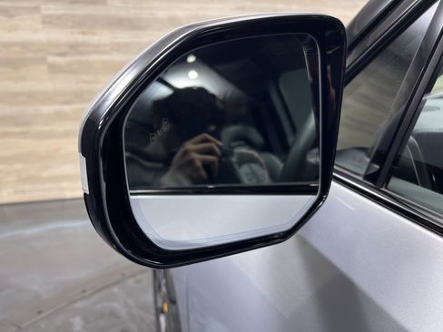 Used 2024 Rivian R1S Adventure image 31