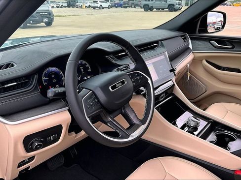 New 2026 Jeep Grand Cherokee Limited w/ Limited Altitude Package AWD/4WD image 9