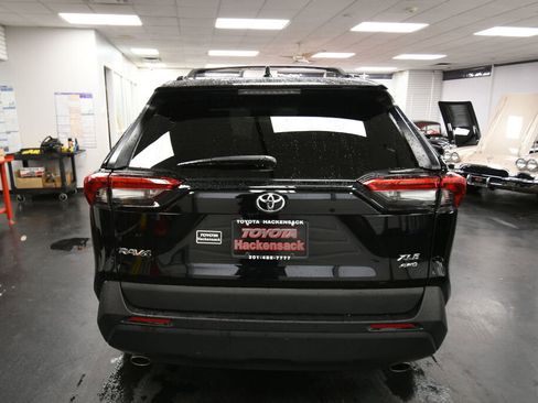 Certified 2022 Toyota RAV4 XLE image 6