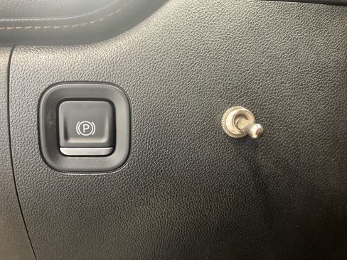 Used 2021 GMC Sierra 2500 AT4 w/ AT4 Preferred Package image 16