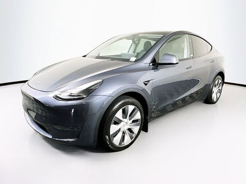 Used 2023 Tesla Model Y Long Range image 3