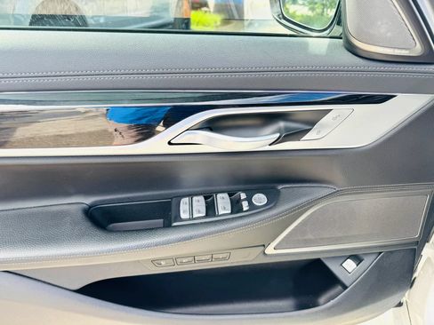 Used 2019 BMW 740i w/ M Sport Package RWD image 9