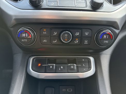 Used 2020 GMC Acadia SLE image 19