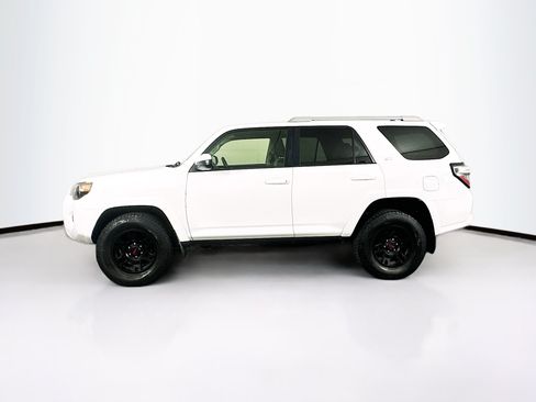 Used 2017 Toyota 4Runner SR5 AWD/4WD image 4