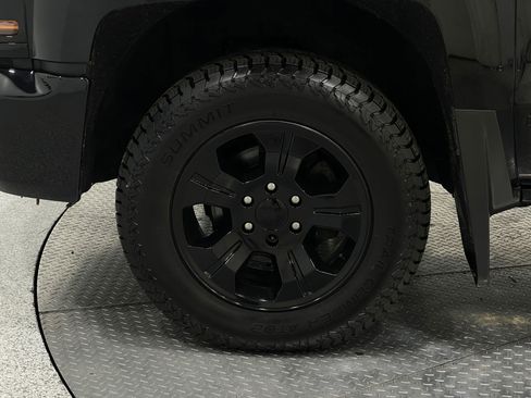 Used 2017 Chevrolet Silverado 1500 LT w/ All Star Edition AWD/4WD image 32