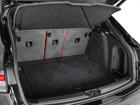 Used 2021 Porsche Macan image 40