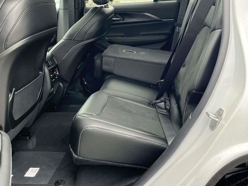 New 2025 Jeep Grand Cherokee Altitude image 13