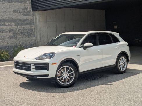 Used 2025 Porsche Cayenne E-Hybrid image 1