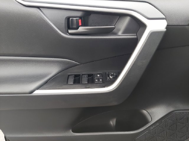 Used 2025 Toyota RAV4 LE AWD/4WD image 33