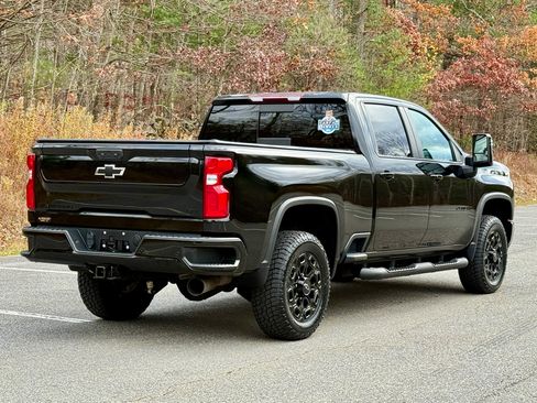 Used 2022 Chevrolet Silverado 2500 LTZ w/ LTZ Plus Package image 3