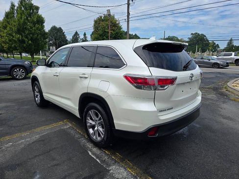 Used 2014 Toyota Highlander Plus FWD image 5