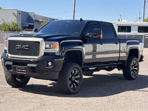 Used 2017 GMC Sierra 2500 Denali w/ Duramax Plus Package AWD/4WD image 9