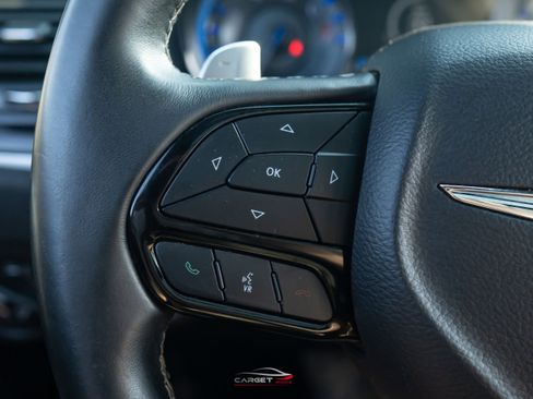 Used 2018 Chrysler 300 S w/ 300S Premium Group RWD image 23