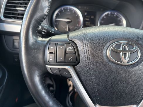 Used 2017 Toyota Highlander Limited Platinum image 35