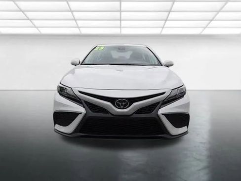 Used 2023 Toyota Camry SE image 3