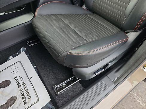 Used 2025 Nissan Rogue SV image 29