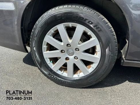 Used 2015 Chrysler Town & Country Touring FWD image 16