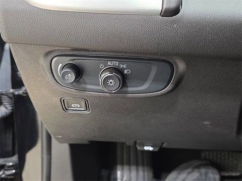 Used 2024 GMC Terrain SLE image 26